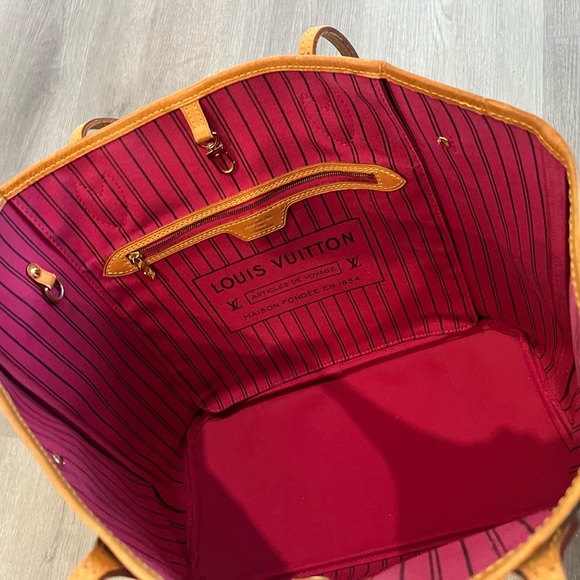 *SOLD* Louis Vuitton Neverfull MM WITH Clutch - Picture 4 of 10